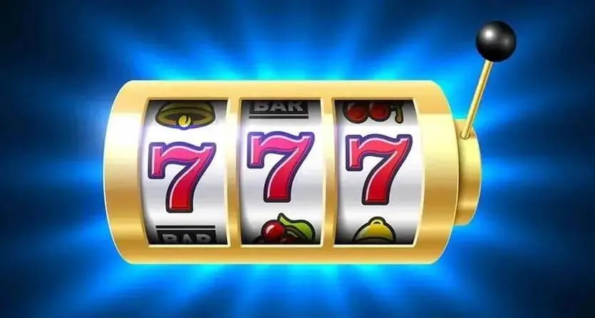 Mobile screen showing 747-1 live bingo room lobby with multiple active rooms listed